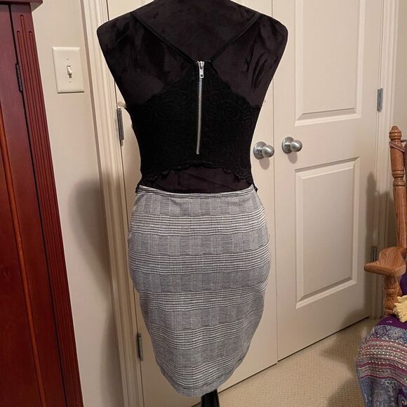 Body-con Honey & Rosie Dress - Picture 2 of 13